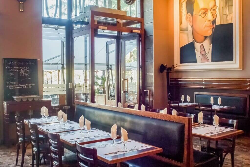 intérieur du Café Victor Hugo